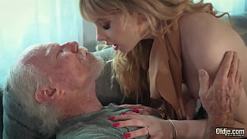 Super-fucking-hot mind-blowing ash-blonde gags on older granddad boy man sausage and she prays him to tear up her sugary-sweet cootchie harder until he pops in her gullet so she swallows it all