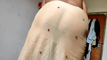 Super-hot Indian Aunty peeing for virgin stud in Hindi Part 2