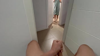 I surprise my stepsister at the shower door giving me a forearm job and she gives me a fellatio until I complete cumming