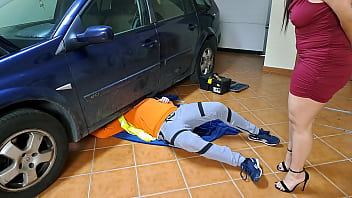 Ultra-kinky wife receives inner pop-shot from the mechanic