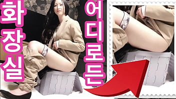 Korean subtitles. Consequences of using a disaster wc by a lady - Chinese jaw-dropping pee. vibrator, masturbating, pop-shot