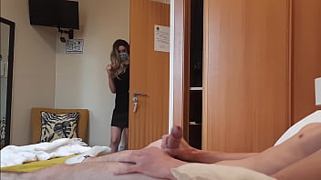 Wood FLASH. I lash out my Wood in front of a hotel maid and she agreed to masturbate me off.